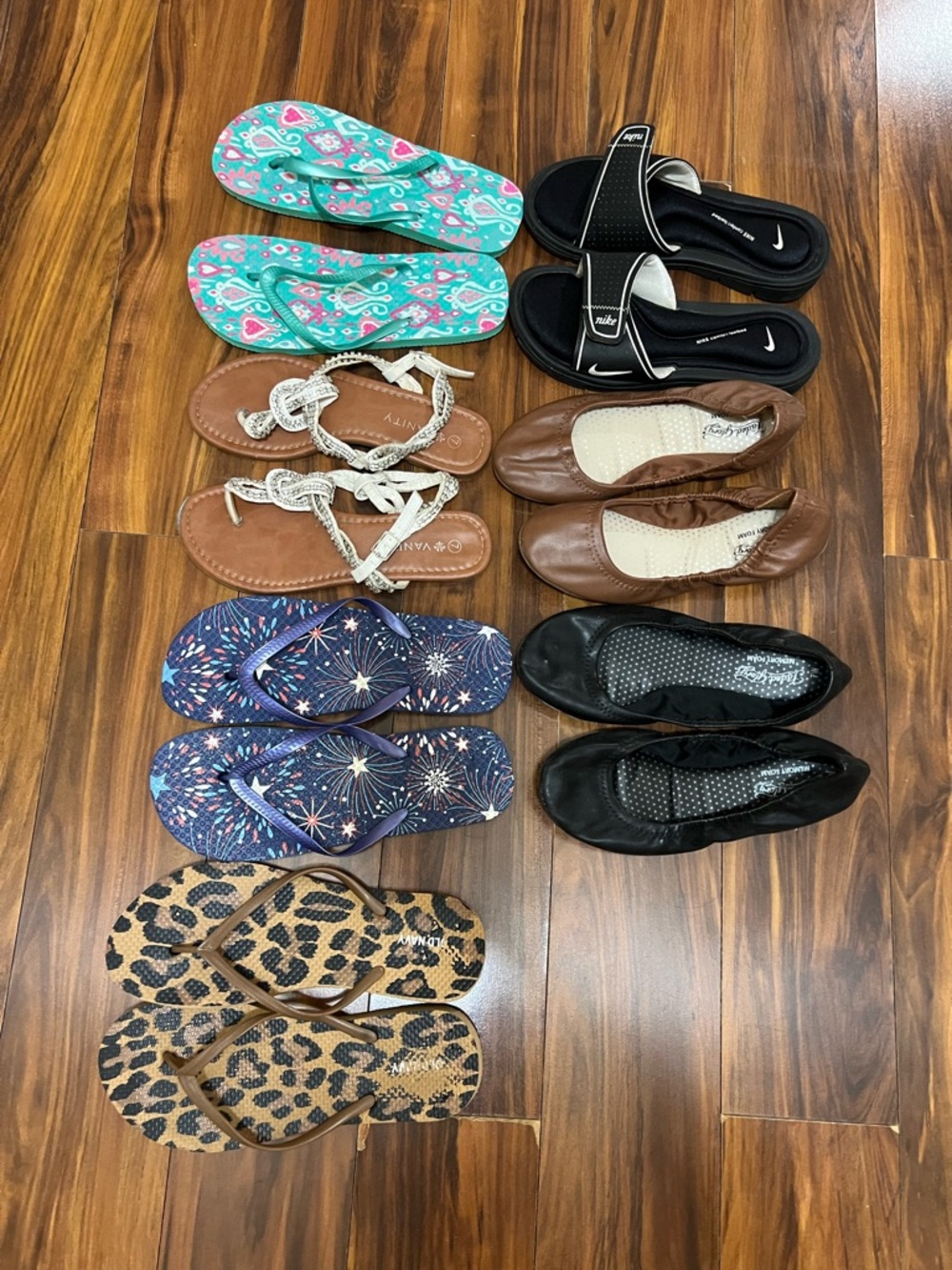 Womens sandal, flip flop, flats lot